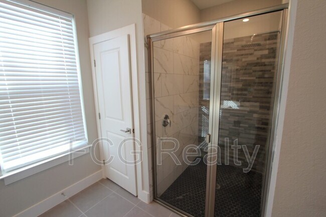 Building Photo - 228 Goldenrod Ln