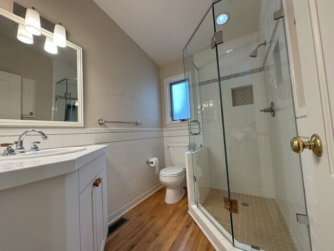 Building Photo - Impressive 9 Bedroom Home on the Hill - St...
