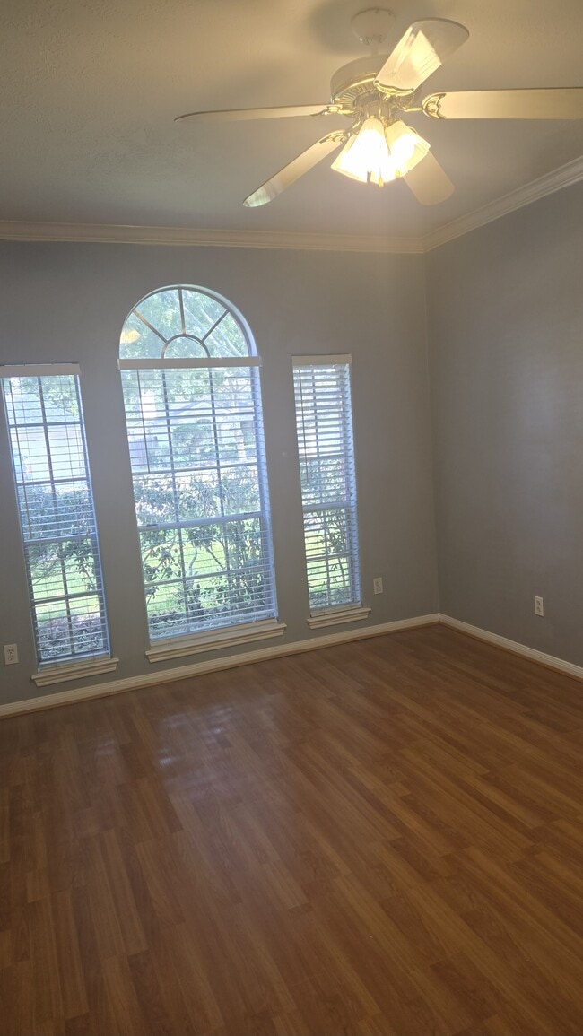 Foto del edificio - 10008 Chestnut Creek Way