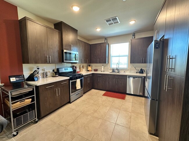 Kitchen - 10725 Portico Cir