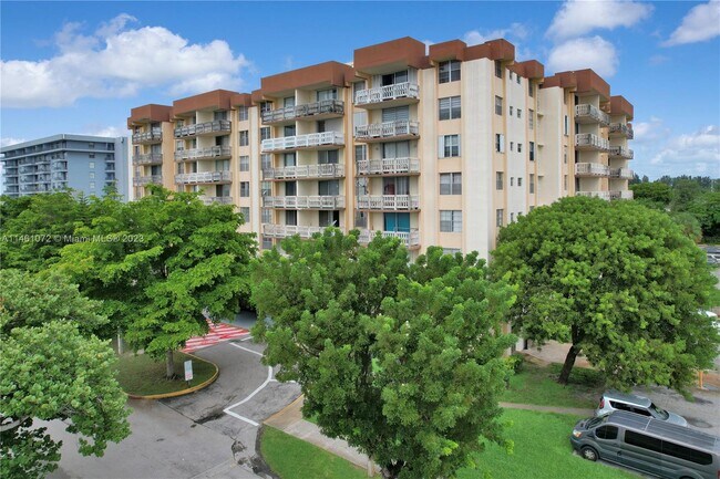 Foto del edificio - 15600 NW 7th Ave