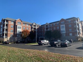 Building Photo - 101 Pointe Dr
