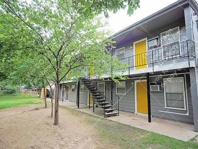 Building Photo - 903 Springdale Rd
