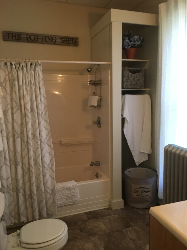 Baño - 118 Pleasant St