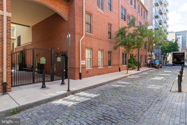 Building Photo - 113 N Bread St