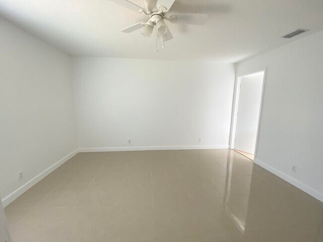 Foto del edificio - 9431 Boca Cove Cir