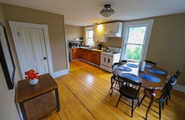 Large Kitchen - 156 Barre St