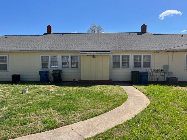 Parte trasera del dúplex - 416 4th St SW