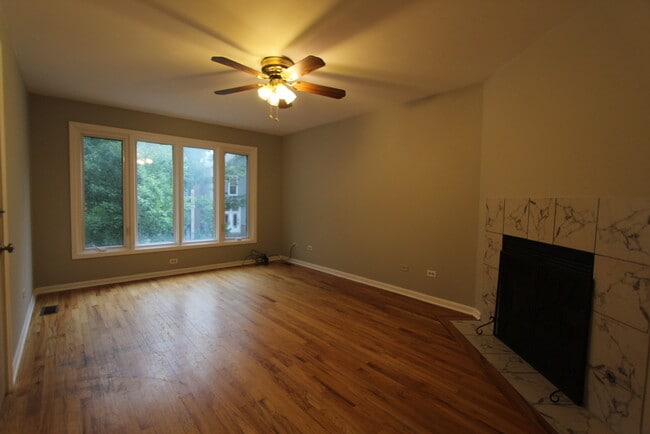 Building Photo - 1078 N Hermitage Ave