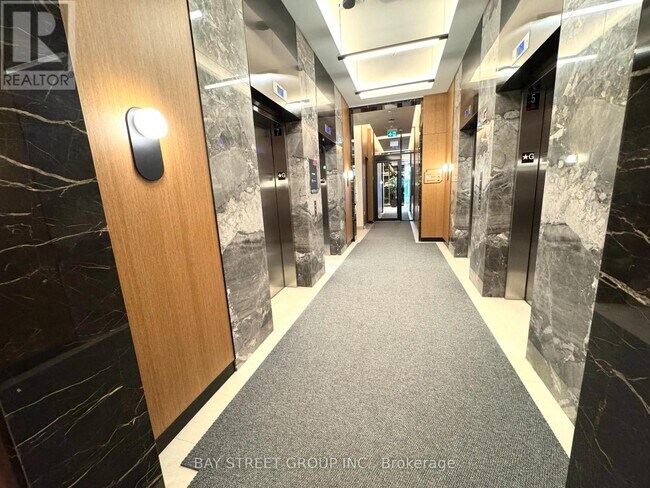 Photo du bâtiment - 60 Central Park Roadway