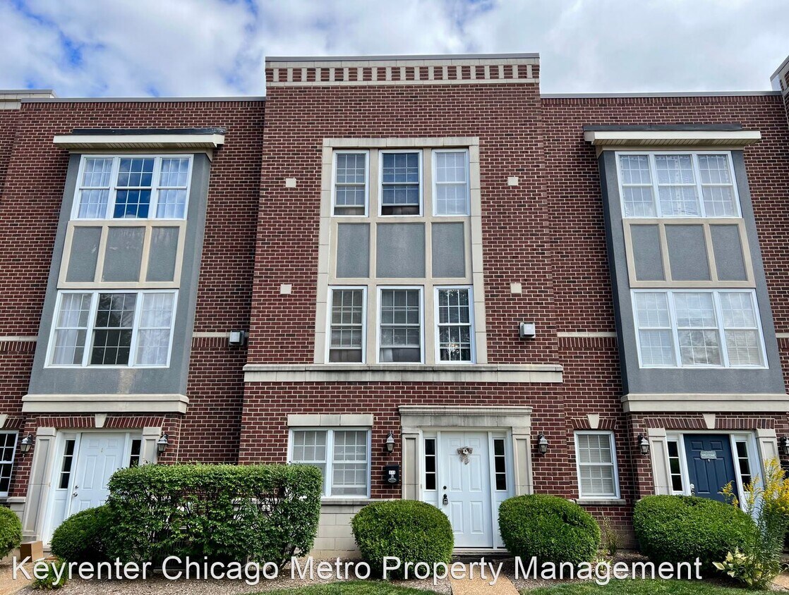 Foto principal - 2 br, 2.5 bath House - 315 E BURLINGTON ST...
