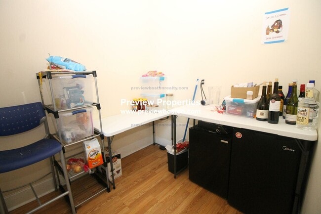 Building Photo - 14 Glenville Ave