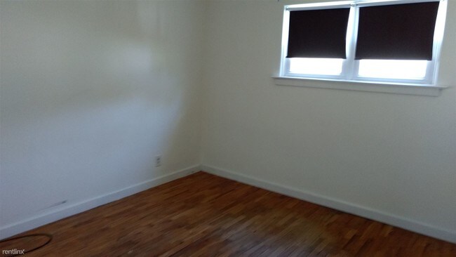 Building Photo - 4 br, 1.5 bath House - 316 John St