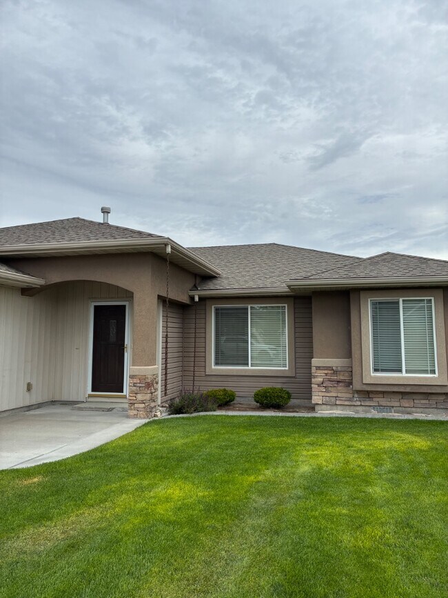 Foto del edificio - 234 Greenbrier Dr