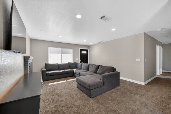 Building Photo - 29121 Ave De Las Flores