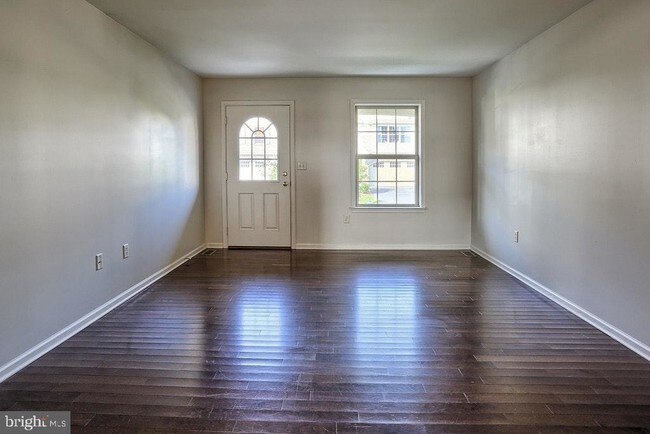 Building Photo - 1803 Vista Dr