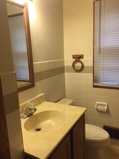 Building Photo - 3 bedroom home available in Rockford