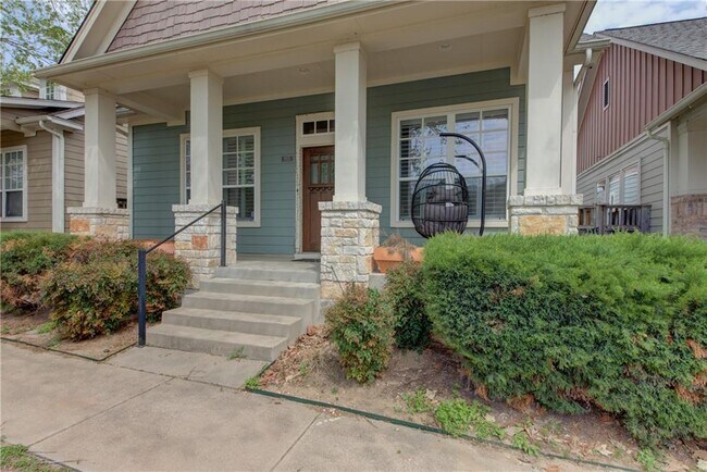 Building Photo - 3925 Sahm St