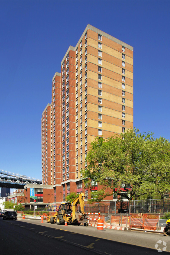 Primary Photo - Two Bridges Tower