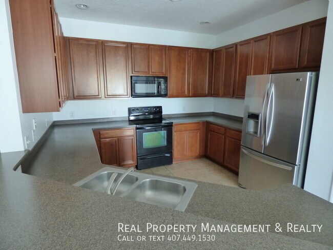 Building Photo - Big 3 BR / 2.5 BA Townhouse In Compass Bay