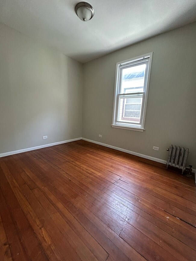 Building Photo - 454 4th Ave W