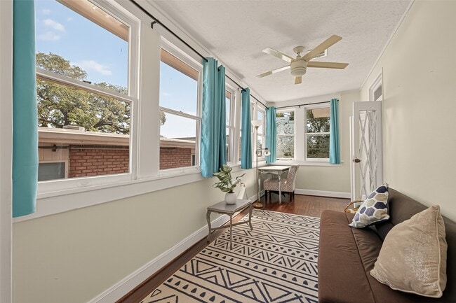 Foto del edificio - 324 W Alabama St