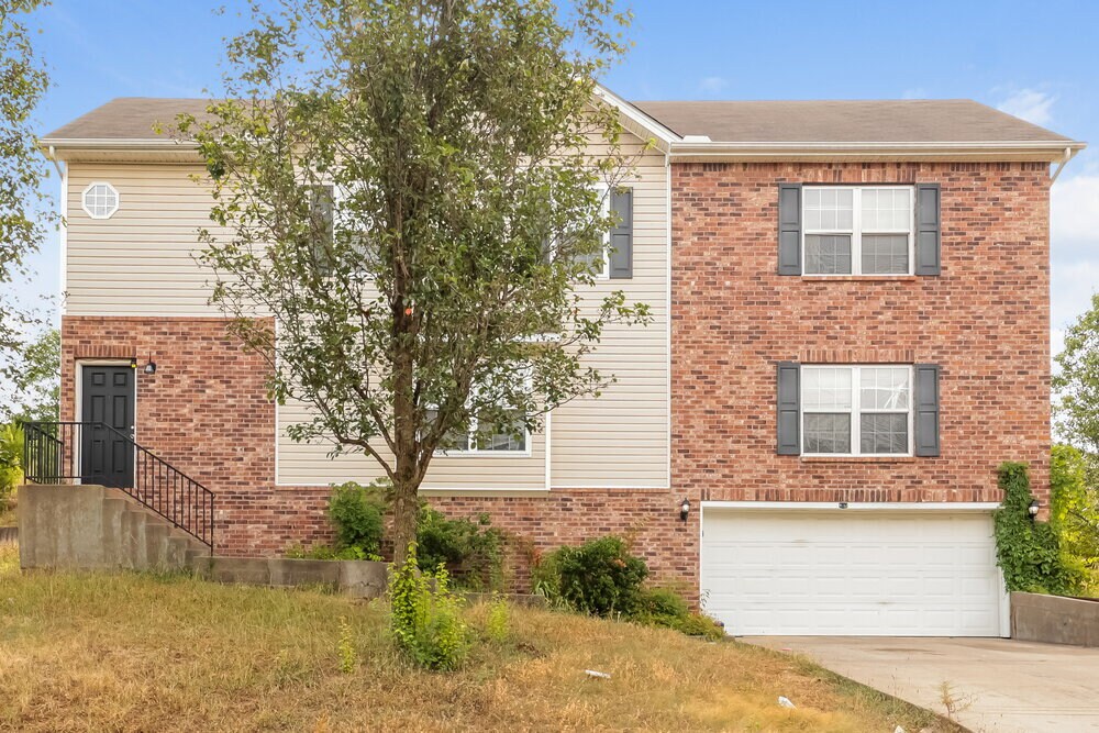 Primary Photo - 126 Lyndhurst Dr