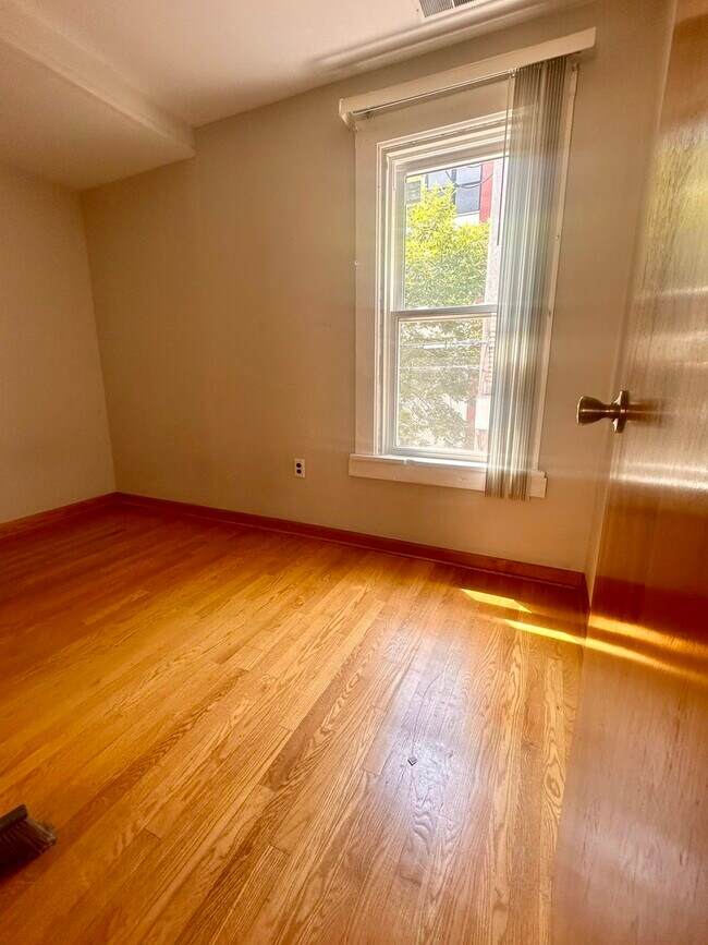 Foto del edificio - 731 W 16th St