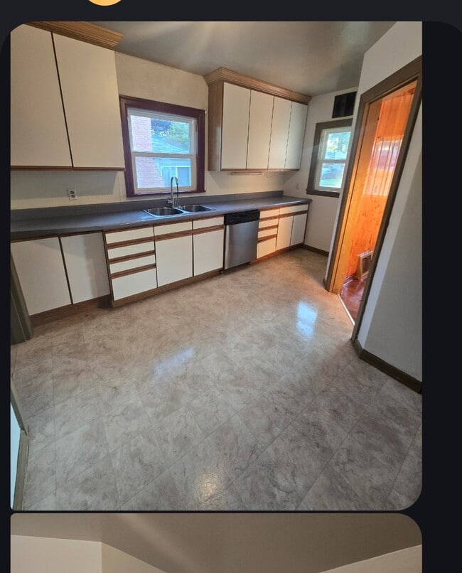 Kitchen - 209 N 36th Ave