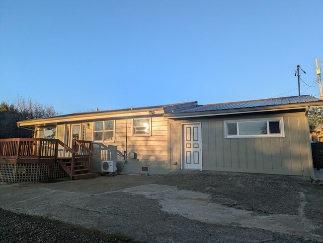 Building Photo - North Bend 3 bed/2 ba with stunning views!