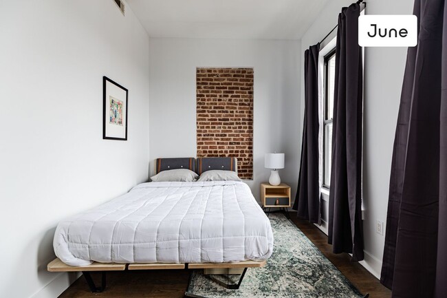 Building Photo - Queen bedroom in 4 bed/1.5 bath Home