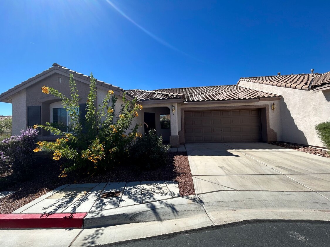 Primary Photo - A Fabulous 3 Bedroom Single Story Home in ...