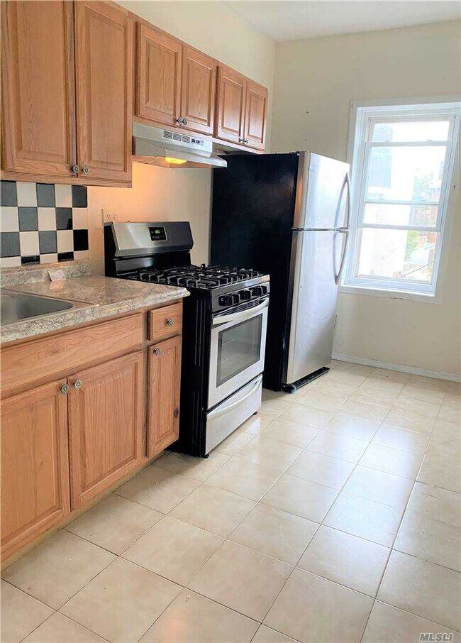 Foto del edificio - 33-13 103rd St