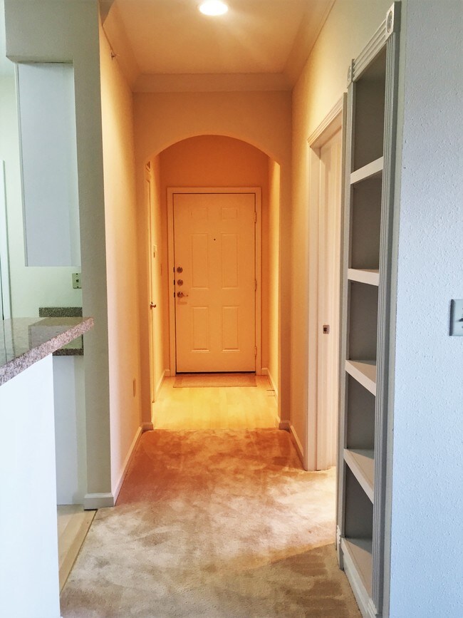 Building Photo - 11 Scenic Cove Ln