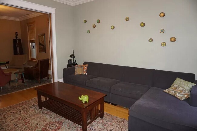 Foto del edificio - 2128 W Schiller St