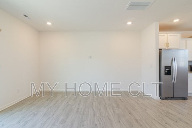 Foto del edificio - 15010 Scoter St