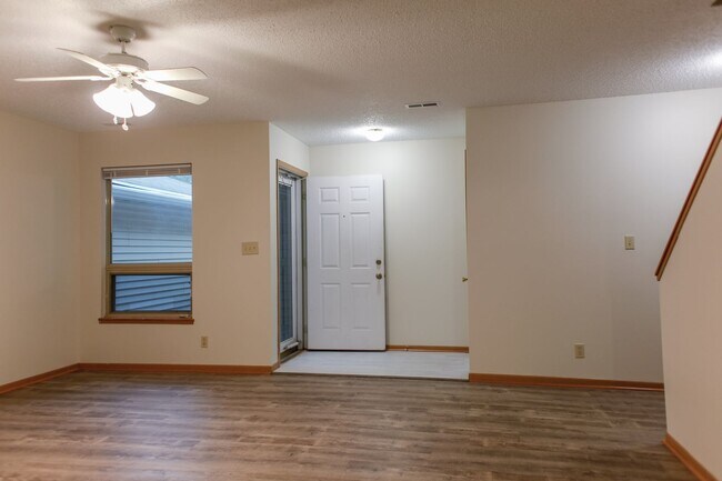 Foto del edificio - 3 bedroom, 2.5 bath townhouse in NW Lincoln