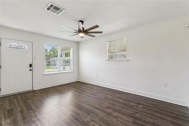Building Photo - 1536 Redwood Dr