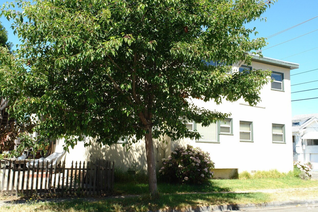Building Photo - 705-707 Aileen St