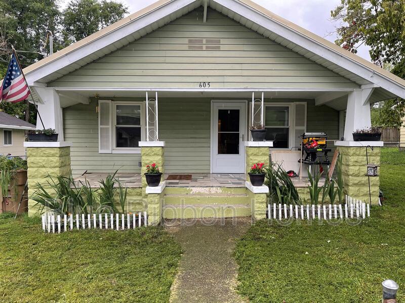 Photo - 605 Victory Street Northwest