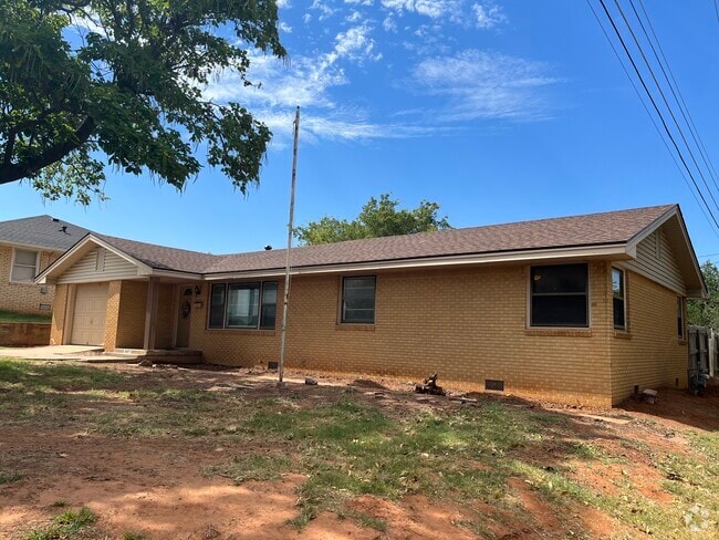 Building Photo - 607 E Oklahoma Ave