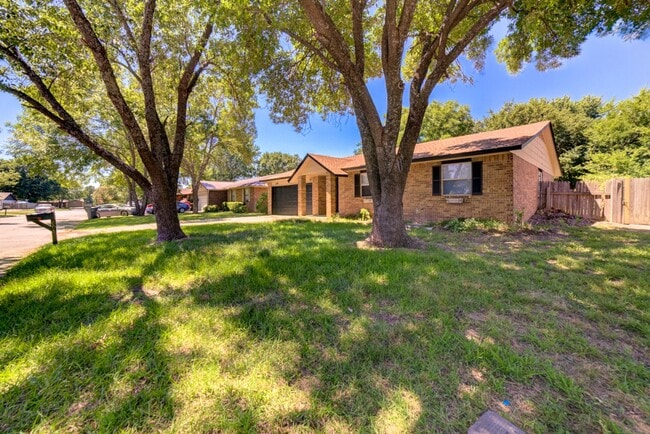 Building Photo - Recently Renovated 4 Bed / 2 Bath in Glenpool!