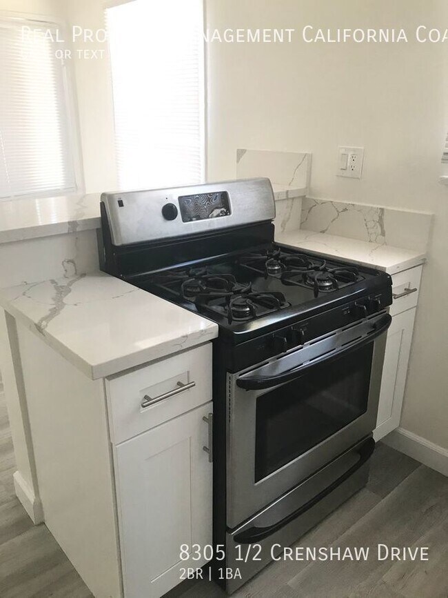 Building Photo - 8425 1\2 Crenshaw Dr