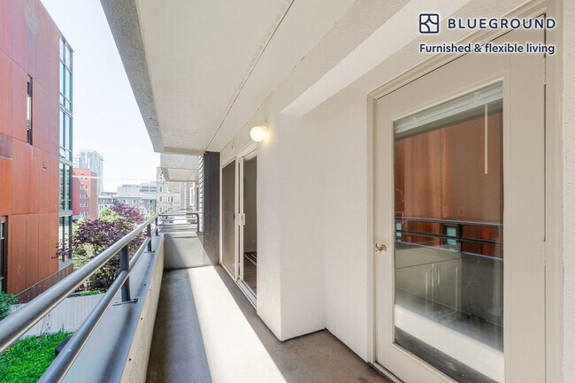 Building Photo - 526 Yale Ave N