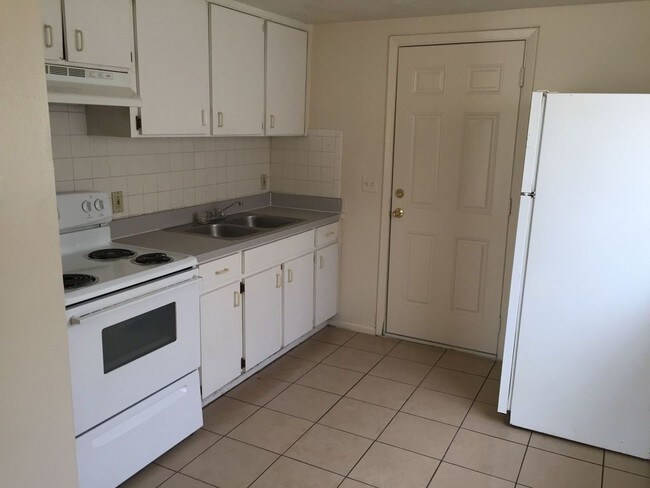Foto del edificio - Spacious 2br/1ba duplex near USF