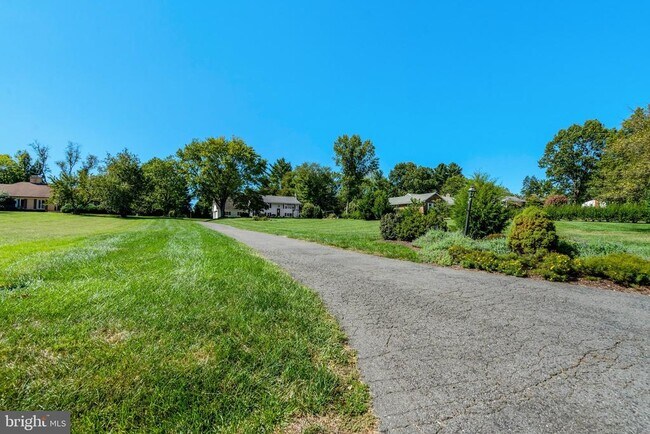 Foto del edificio - 4570 Lawnvale Dr