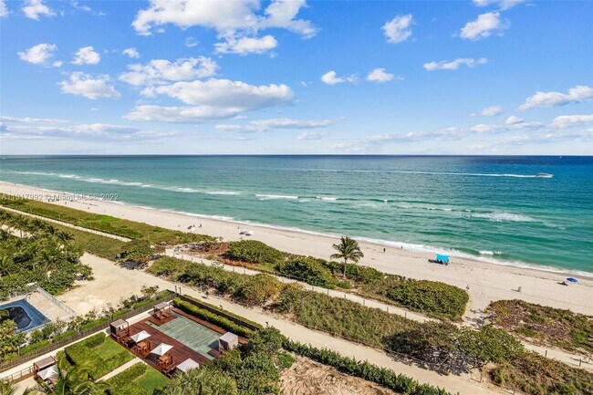 Foto del edificio - 8925 Collins Ave