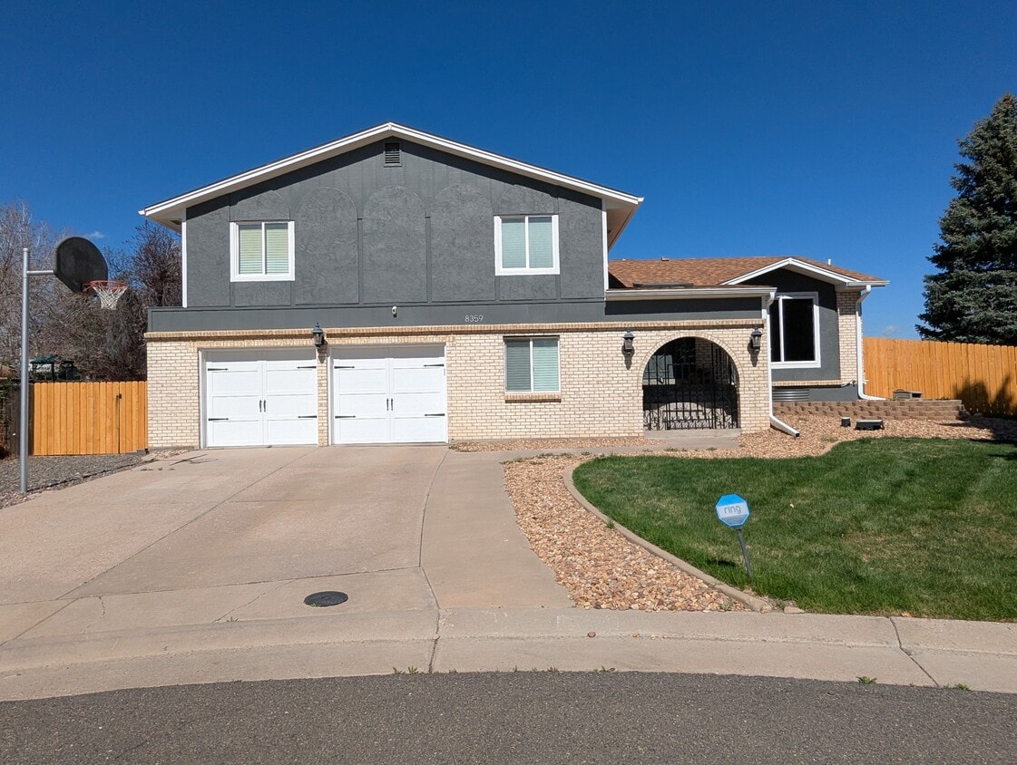 Foto principal - 8359 Webster St