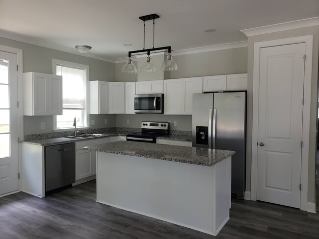 Building Photo - 218 Forest Dr
