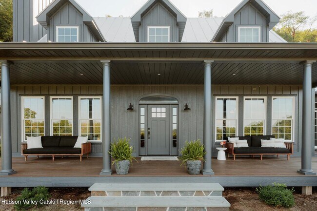 Foto del edificio - 8000 Albany Post Rd